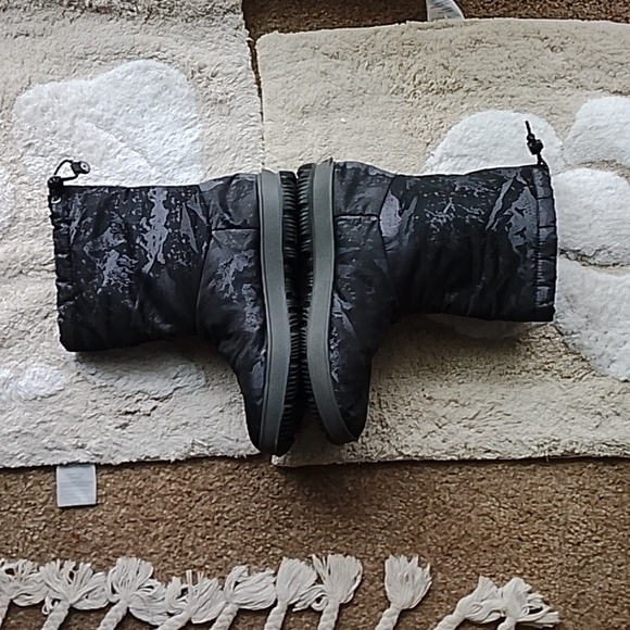Bogs Black Camouflage 9 Women's Winter Boots NWOT - Picture 3 of 15